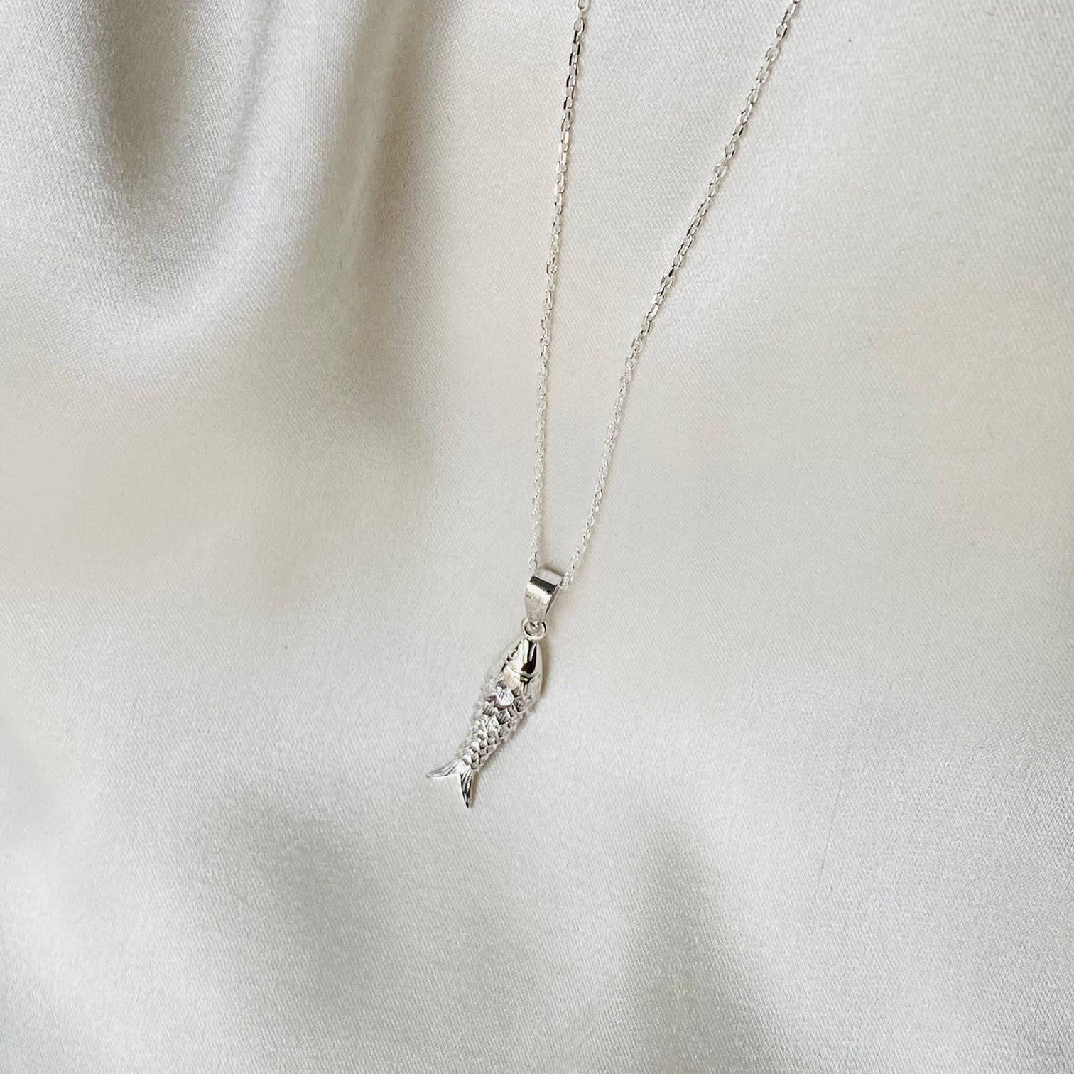 Sophie Deschamps Bijoux - Venta al por mayor Collares con colgantes/abalorios - COLLAR SARDINA, pez chapado en oro y plata (CAT74)3