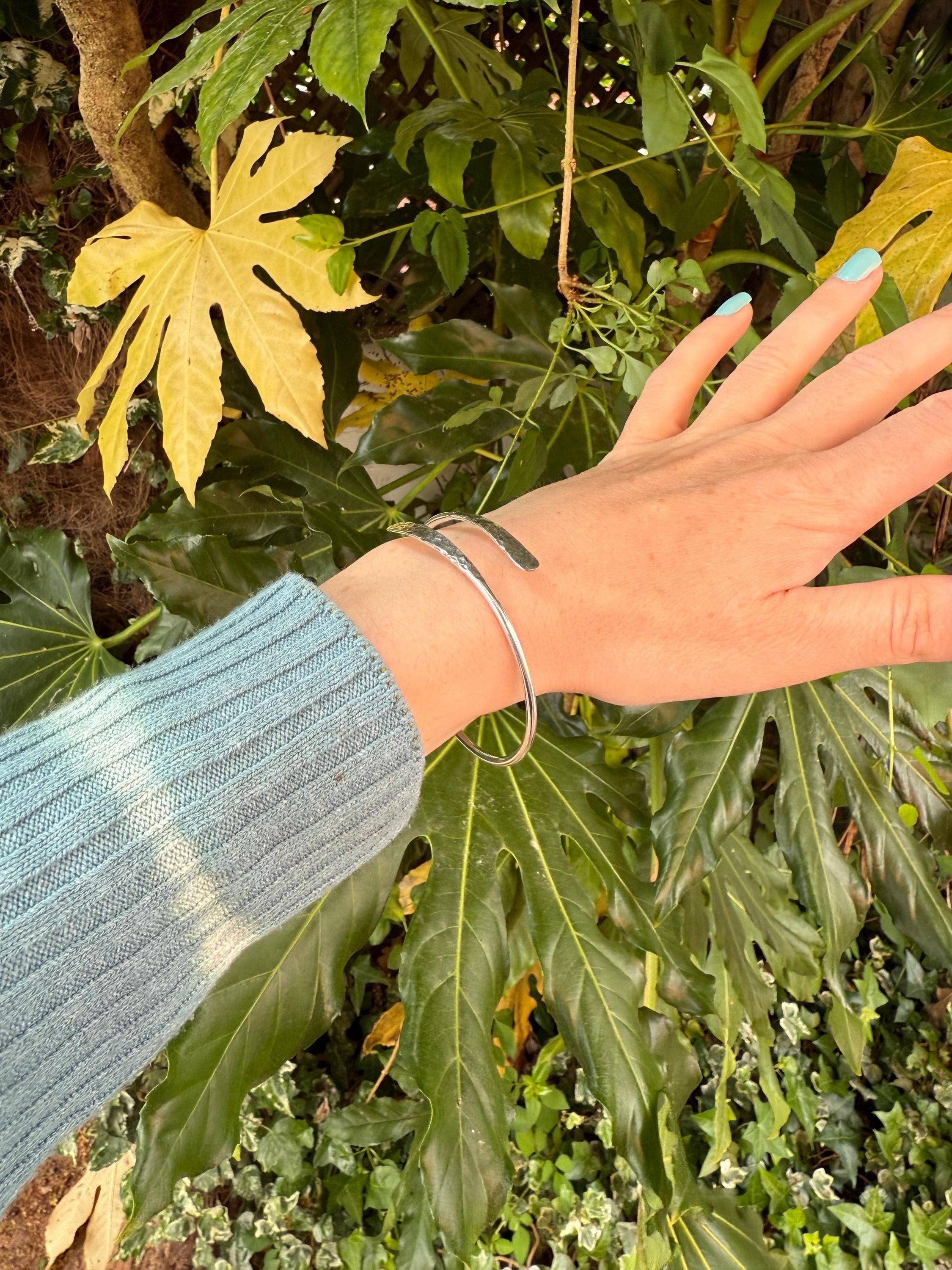 Kaali Boutique - Vendita all'ingrosso Bracciale a polsino - Bracciale in Argento Martellato, Bracciale Antiossidante5