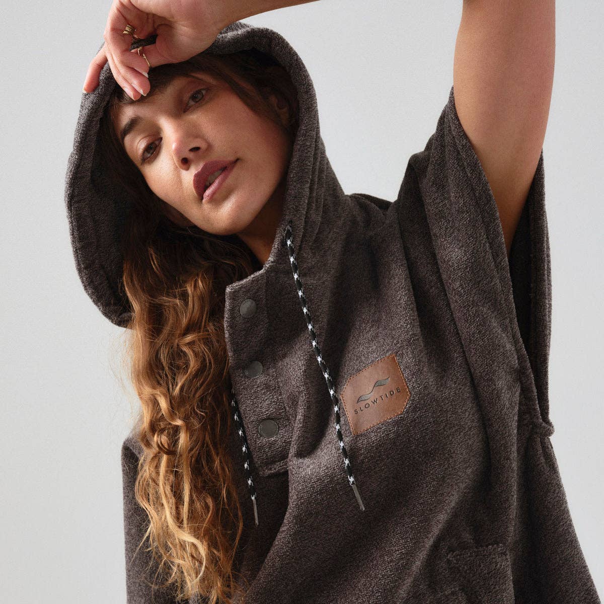 Slowtide – wholesale Poncho – Men′s – The Digs Changing Poncho - Heather Grey2