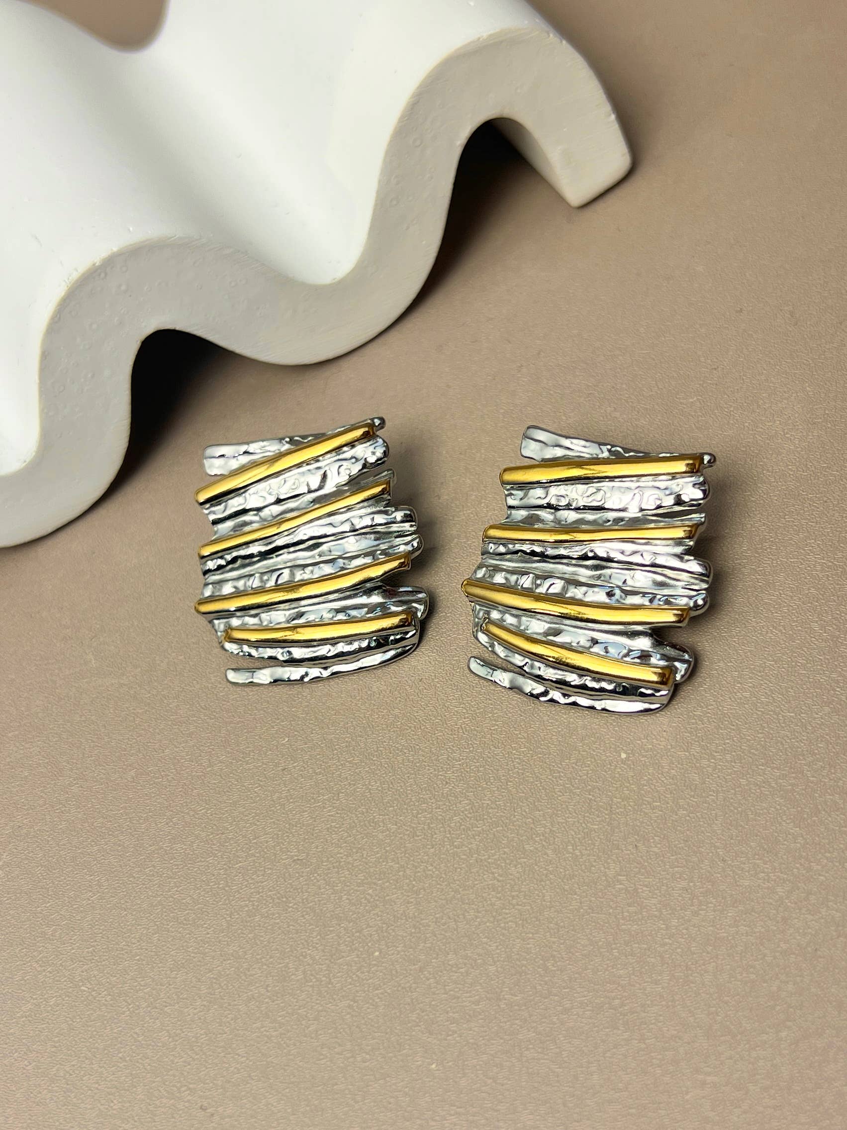 COSMOS - Vente Boucles d'oreilles ear jackets/manchettes d'oreille (climbers) - Boucles d’Oreilles en acier design texturé bicolore en acier0