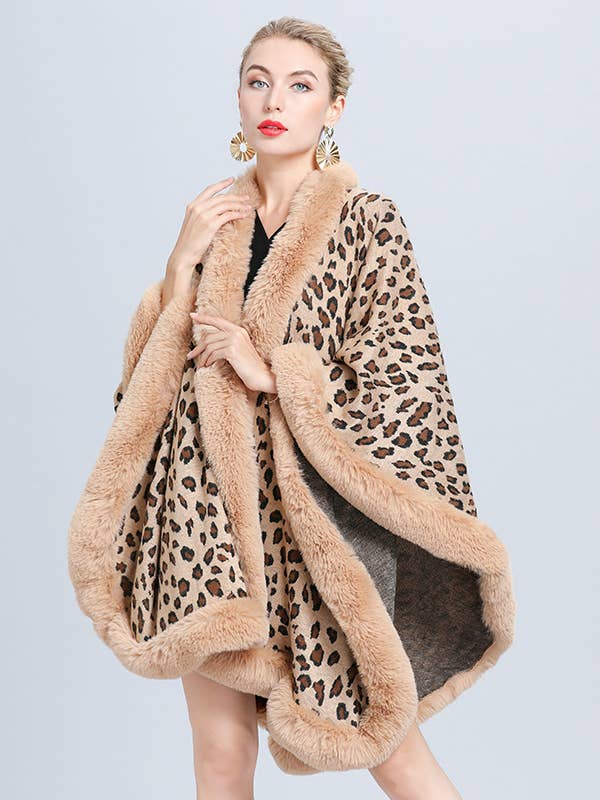Mantella con colletto in pelliccia con stampa animalier per la vendita all'ingrosso da parte di Ole