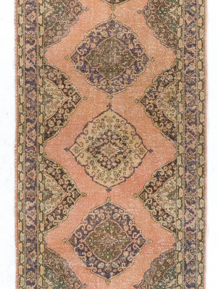 Handgefertigter türkischer Läuferteppich im Vintage-Stil für den Flur, 4,7 x 13,2 Fuß für den Großhandel von Rug Specialist LLC.
