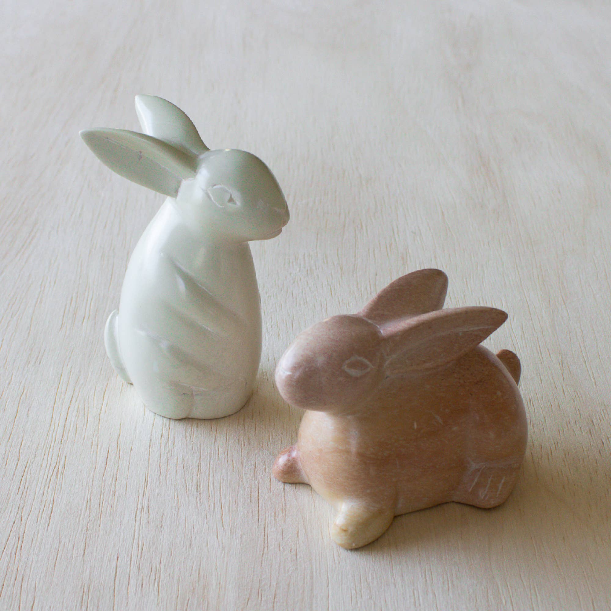 Venture Imports LLC - Vente Figurine décorative - Lapin naturel couché2
