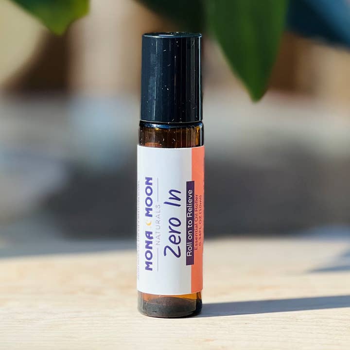 Roll-on d'Huile Essentielle Zero In – Soulagement Ciblé des Douleurs Articulaires pour la vente par Mona Moon Naturals