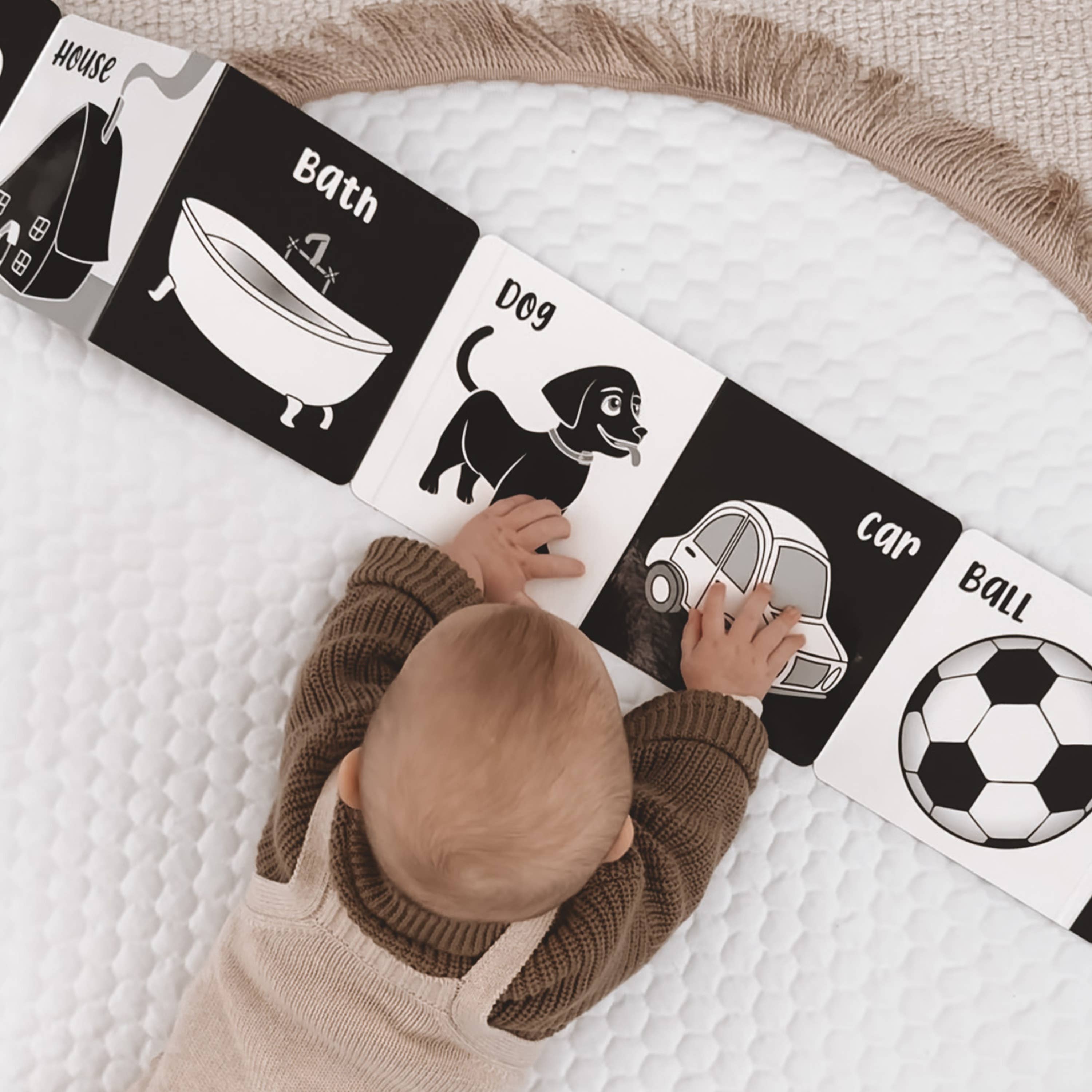 Young Wonderer - Wholesale Baby & Toddler Book (0-2) - Welcome To The World Little One Black and White Baby Book2