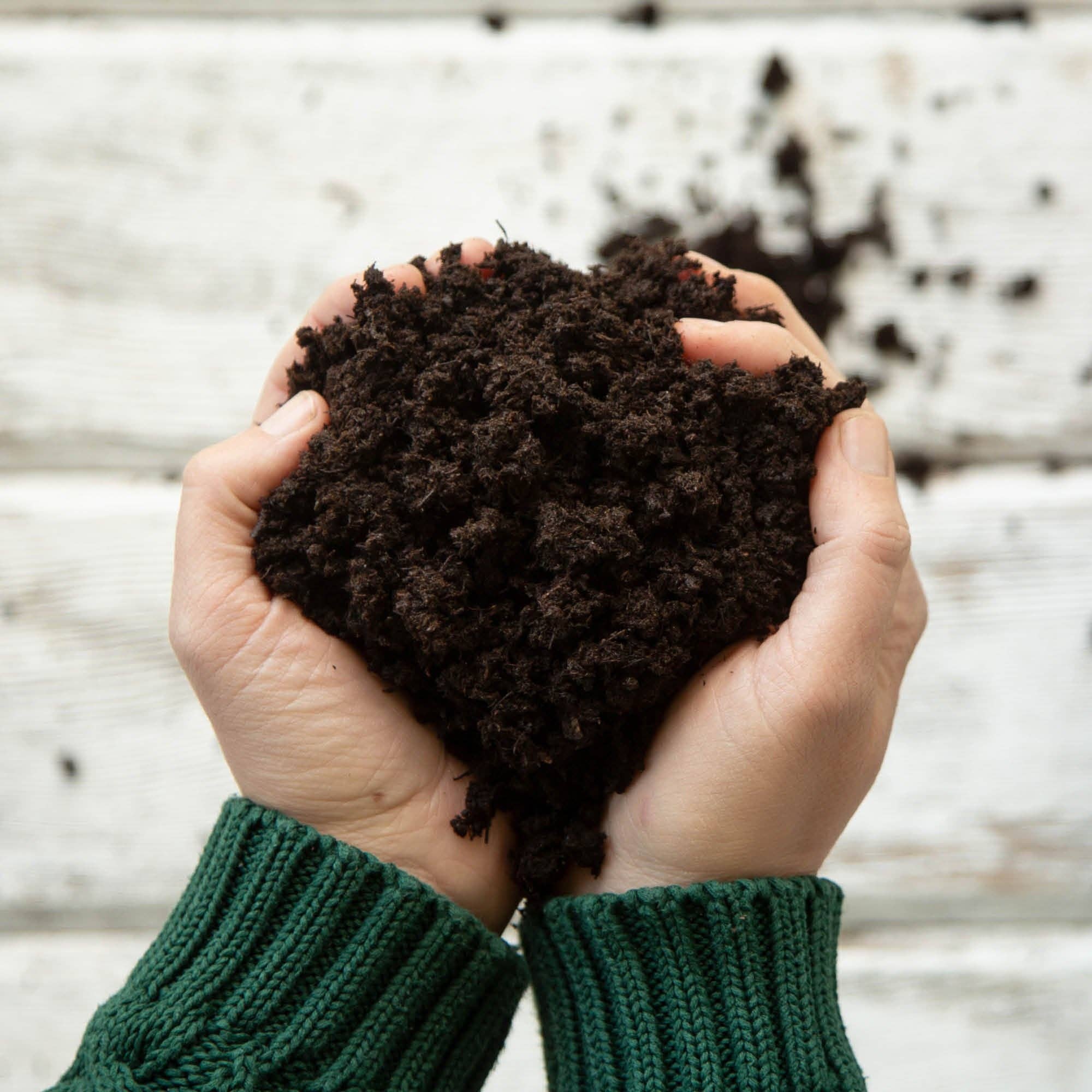 Spade To Fork - Wholesale Planting/Potting Soil - Organic Compressed Potting Soil (expands to 2.5 gallons)