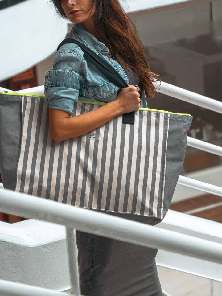 Maxi Borsa da Viaggio a Righe Grigie per la vendita all'ingrosso da parte di My Wander Store