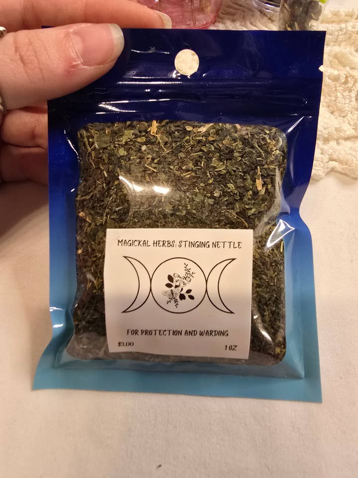 Ortie piquante pour la vente par Chaotic Crystal Chick Co.