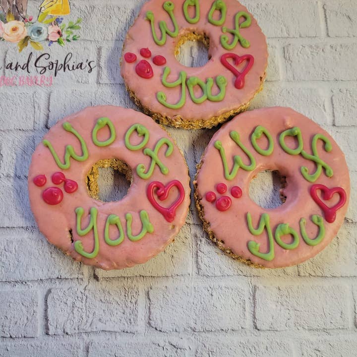 Woof u dognut per la vendita all'ingrosso da parte di Ruby and Sophia's Dog Bakery