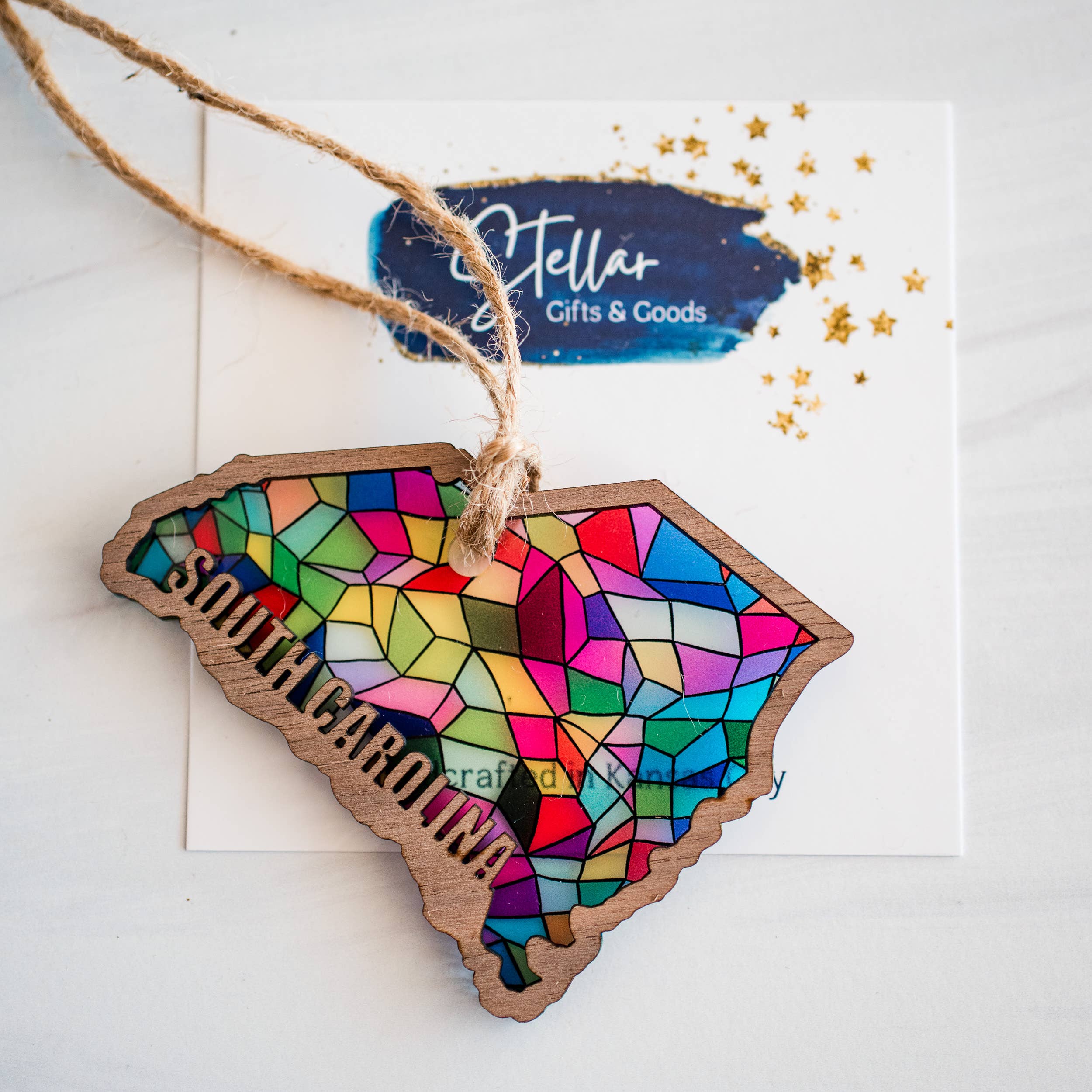 Stellar Gifts & Goods Wholesale - Vente Objets de décoration - Ornements - Vitrail Fête d'État - Noël Local37