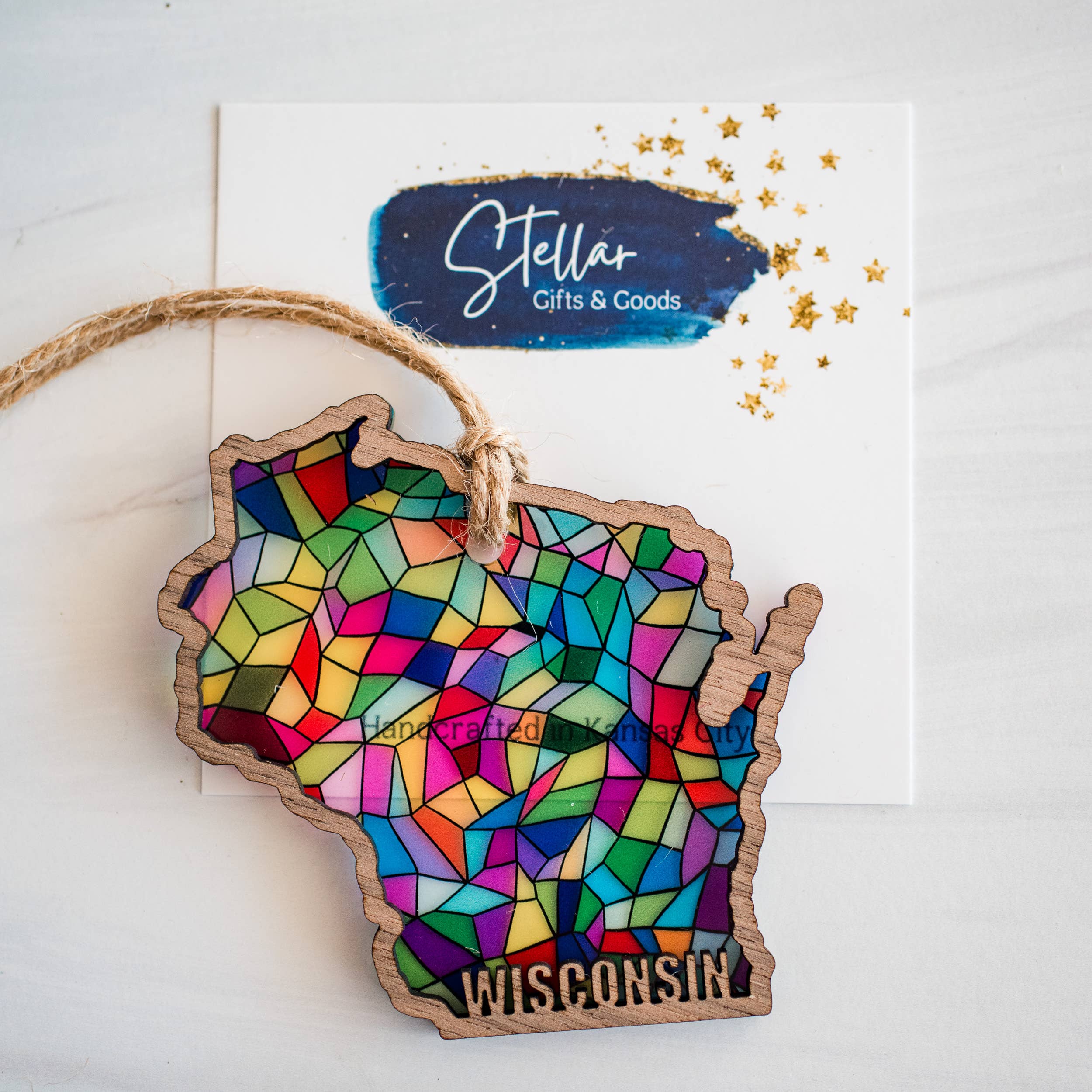 Stellar Gifts & Goods Wholesale - Vente Objets de décoration - Ornements - Vitrail Fête d'État - Noël Local43