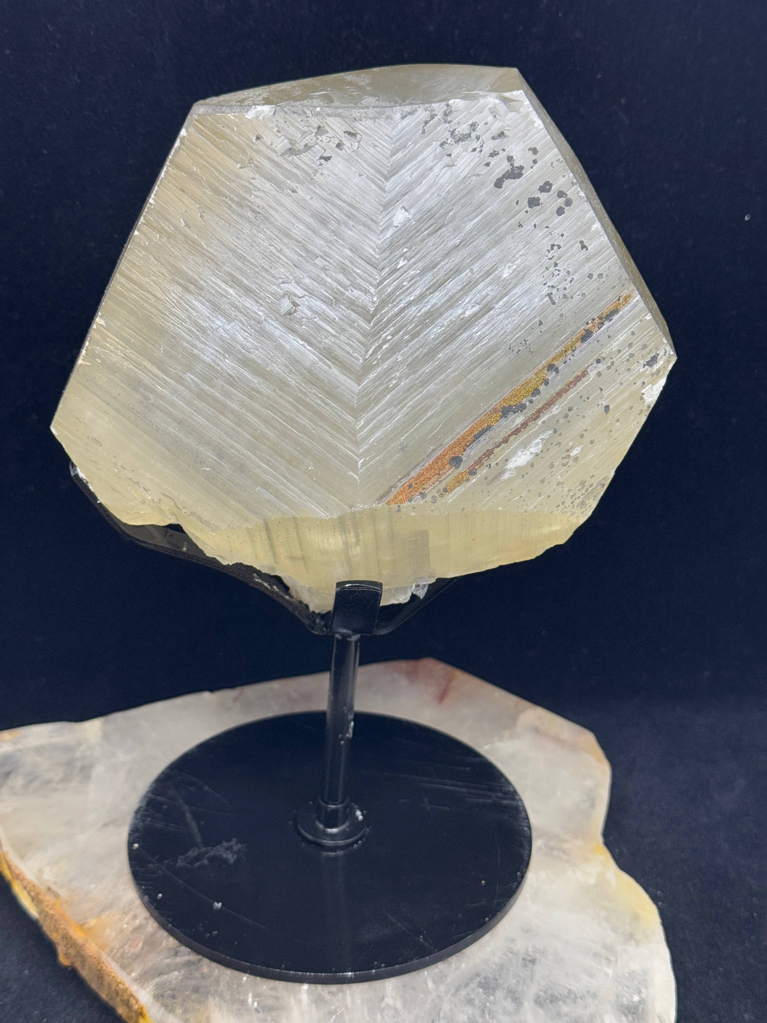 The 7 Directions - Wholesale Spiritual Stone/Crystal - UV reactive calcite free form w/ chalcopyrite F23E12