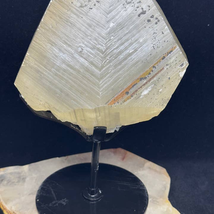 The 7 Directions - Wholesale Spiritual Stone/Crystal - UV reactive calcite free form w/ chalcopyrite F23E12