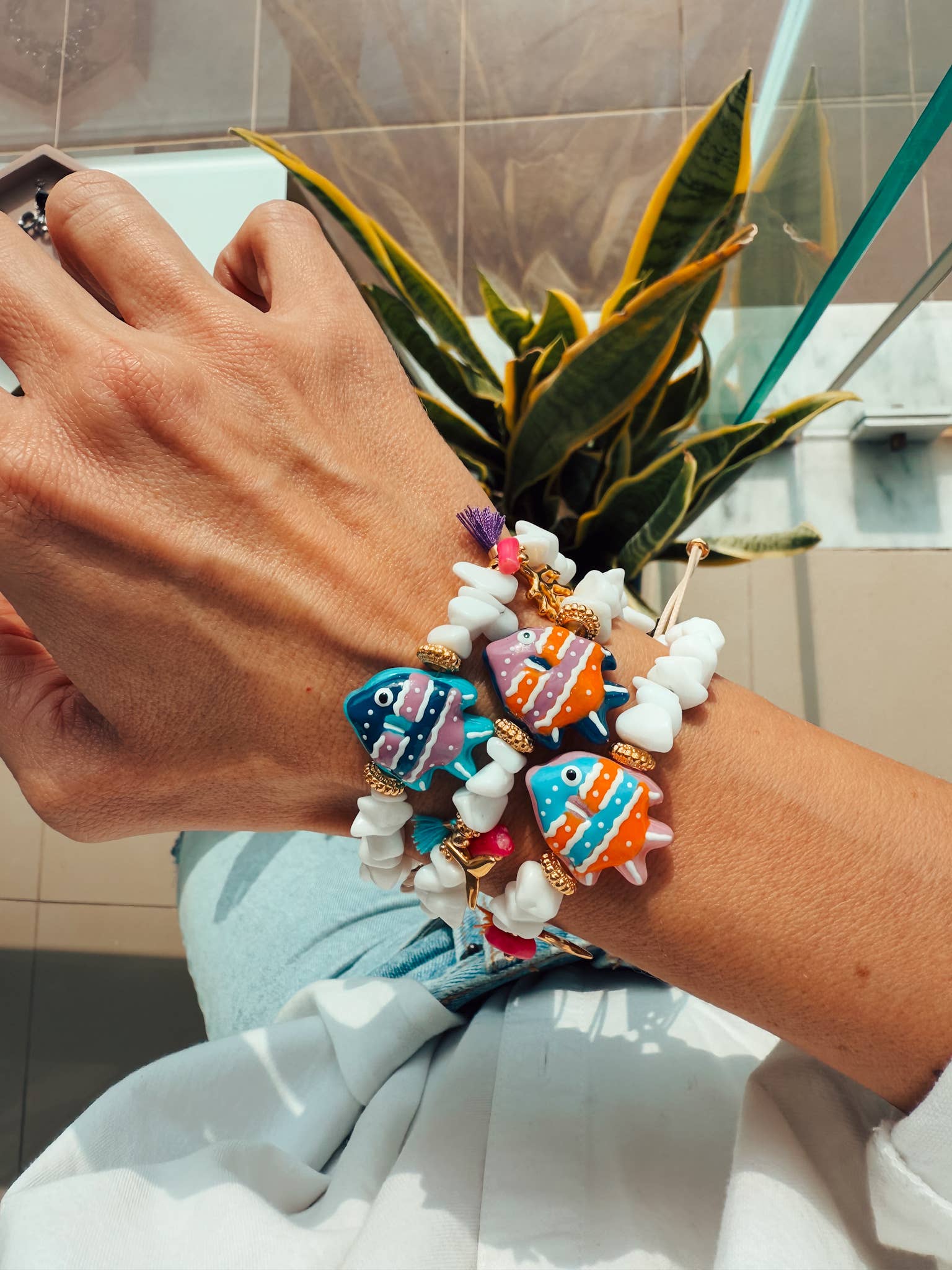 Goupi - Wholesale Charm/Dangle Bracelet - White Chip Bracelet with Colorful Exotic Fish3