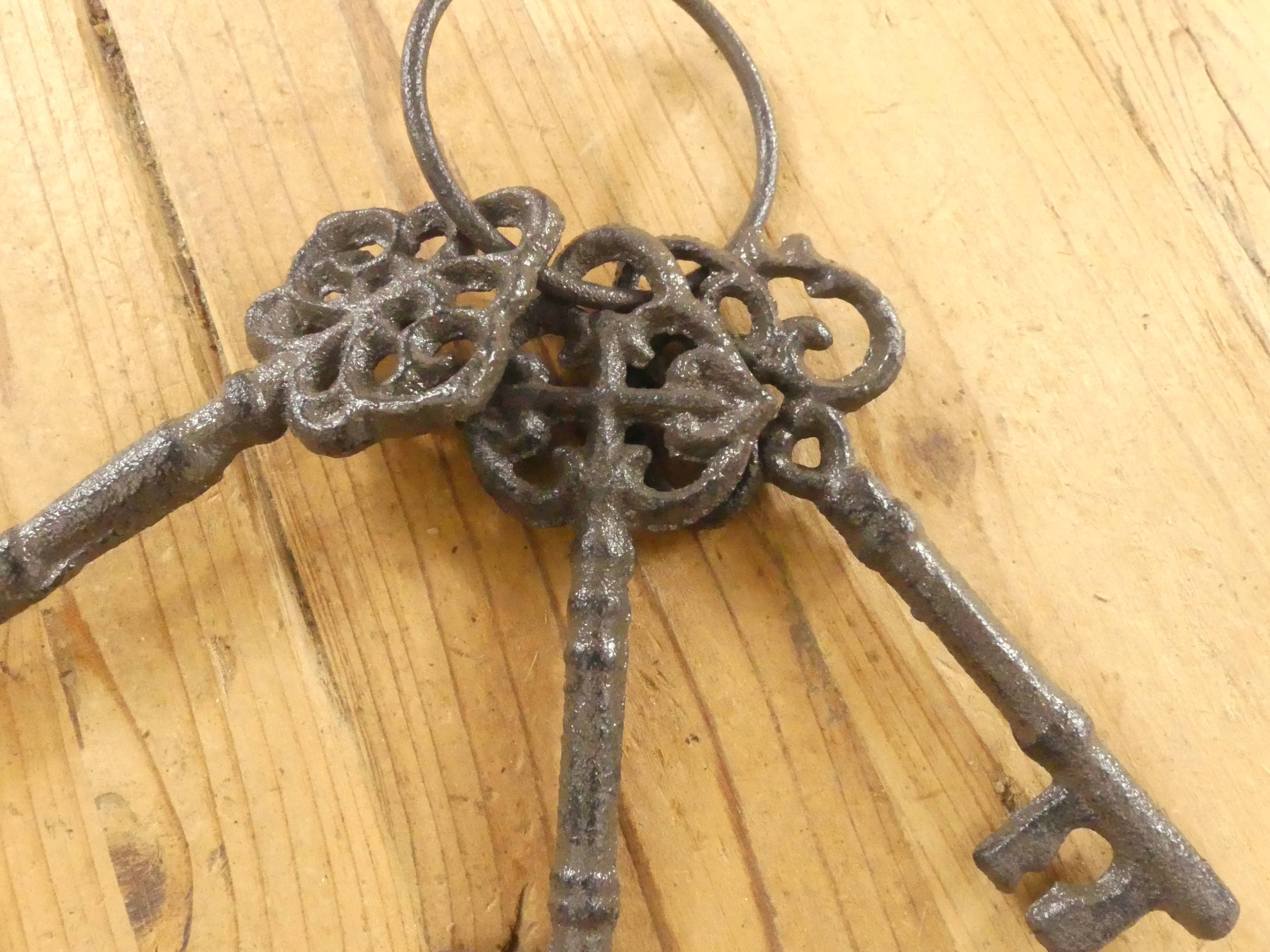 Midwest Craft House - Wholesale Decorative Tabletop Object - 3 RUSTIC CAST IRON SKELETON JAIL KEYS1