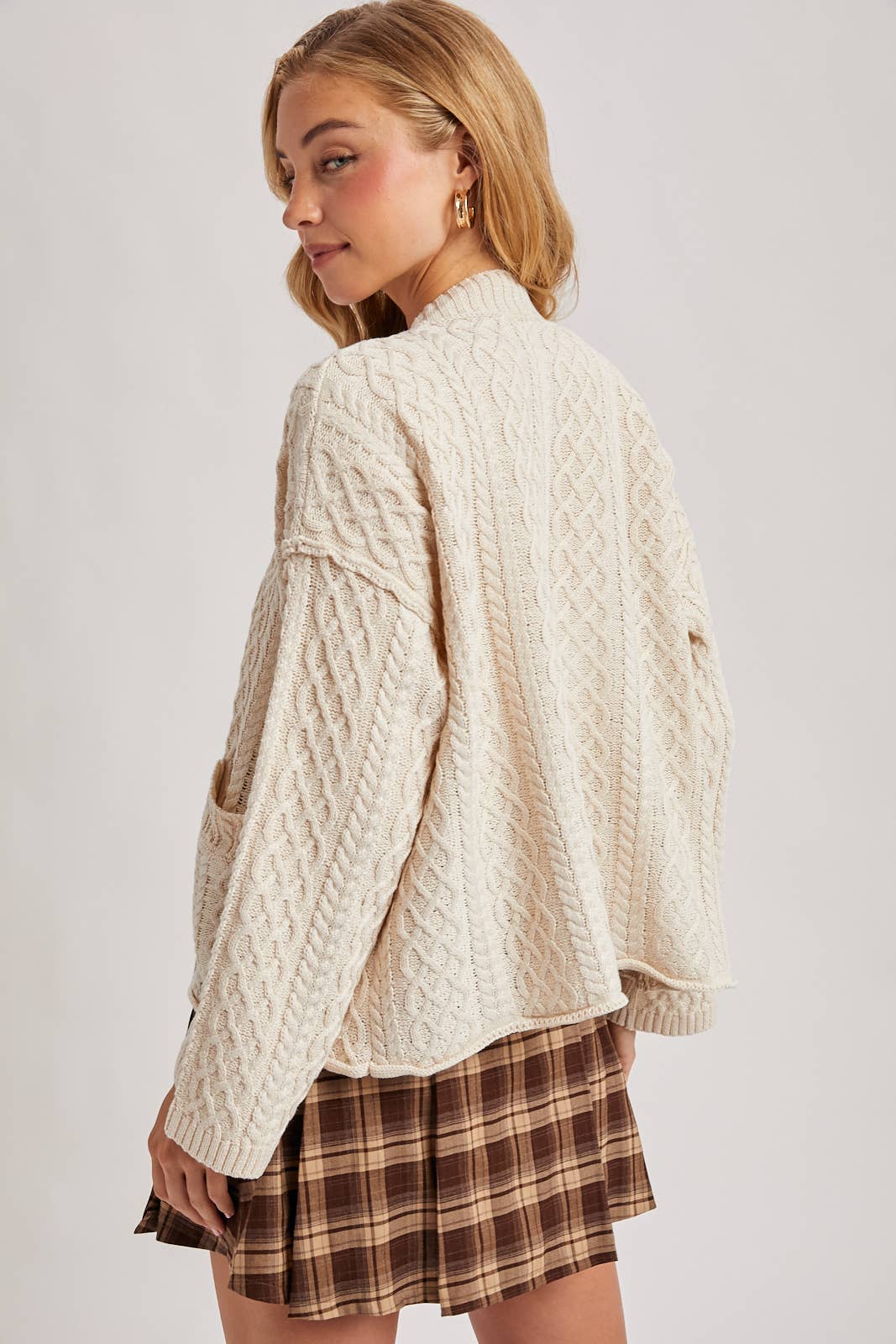 Bluivy - Wholesale Cardigan - Women's - BUTTON DOWN CABLE KNIT SWEATER V-NECK CARDIGAN5