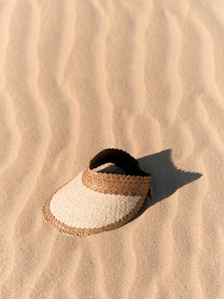 VISIÈRE EN PAILLE CRÈME/BEIGE pour la vente par BEFORE ANYONE ELSE