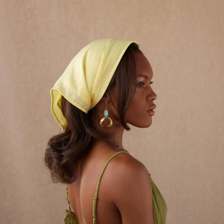 Citronfarvet satintørklæde for engroshandel hos Fanm Djanm