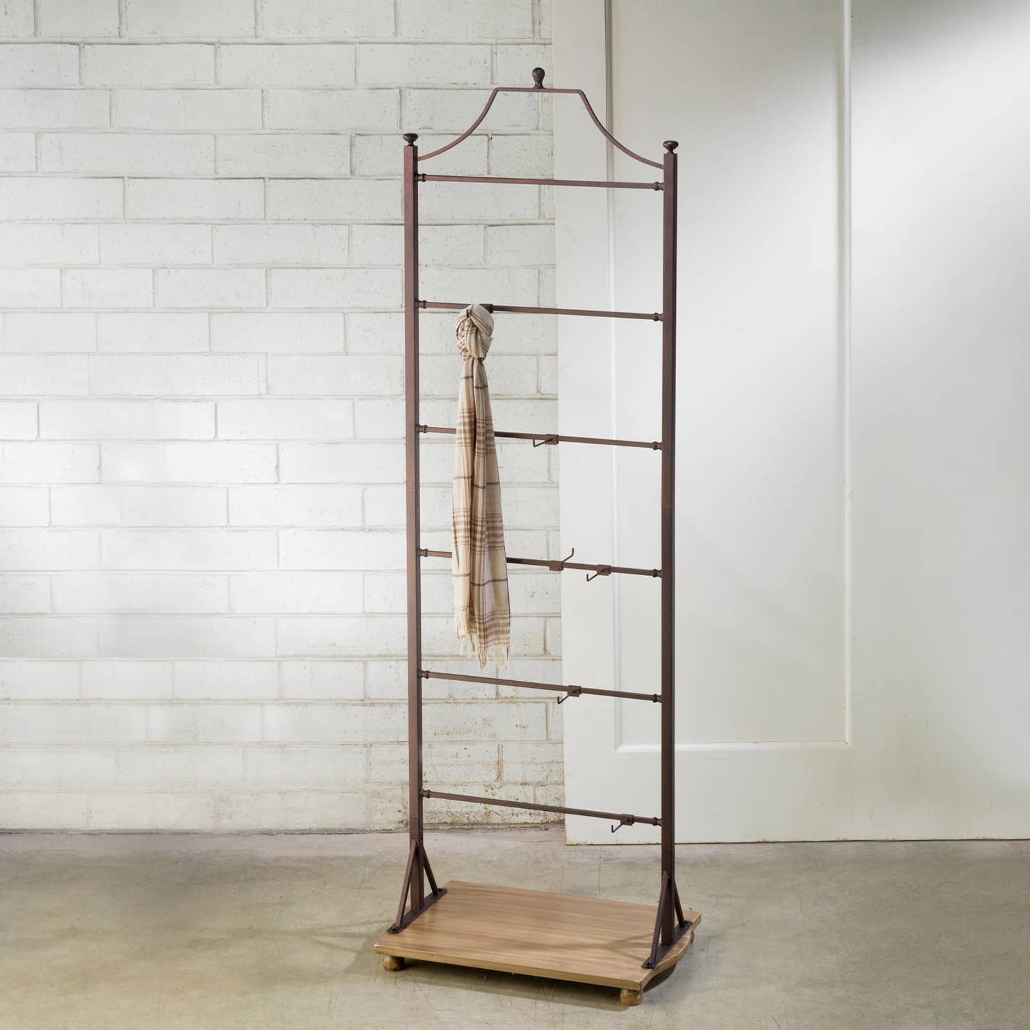 Tripar International - Wholesale Retailer Display Stand/Case - Bronze Ladder Floor Display with 36 hooks1