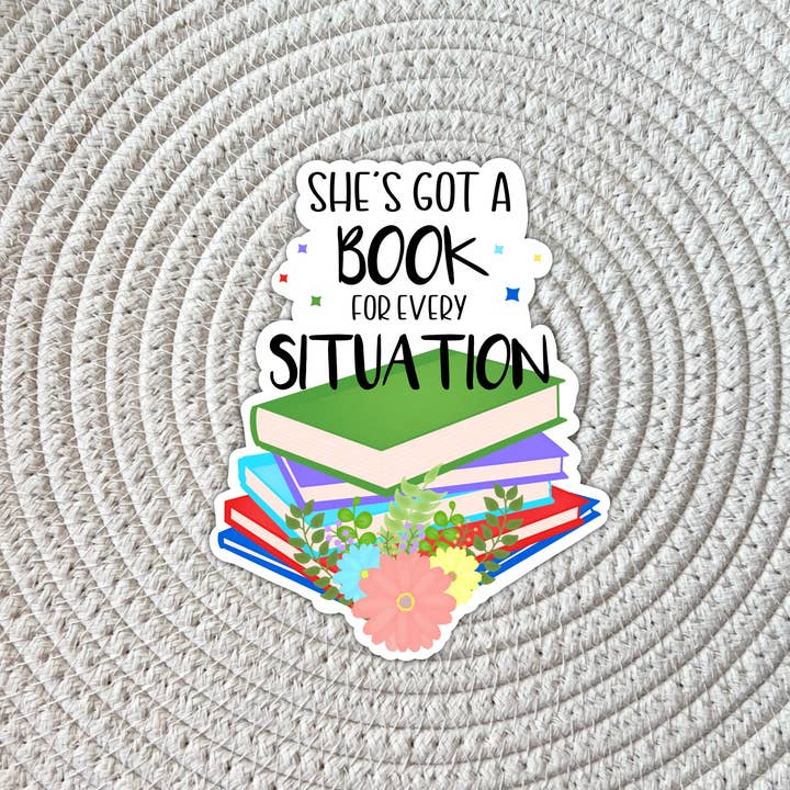 Autocollant en vinyle « Elle a un livre pour chaque situation » pour la vente par AMA Printables