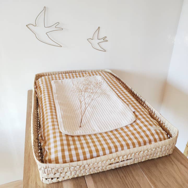 Les p'tites Merveilles de Bérénice – wholesale Korg - Barn och baby – Rektangulär blöjkorg i gingham bomullssenap och vit1