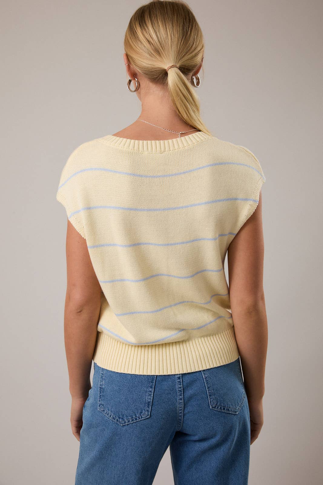 LE LIS - Vente Pull en maille – femme - TOP EN MAILLE SANS MANCHES À COL ROND ET BOUTONS DEVANT9