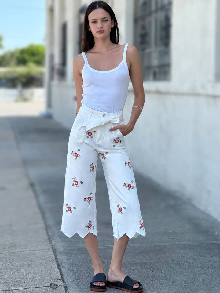 Højtstående Flower Power Broderede Jeans for engroshandel hos WASH LAB