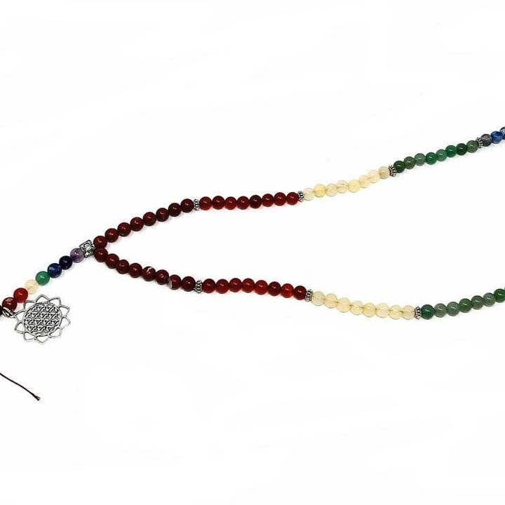 Mala de prière en pierres des 7 chakras avec charme Fleur de Vie pour la vente par Vrinda