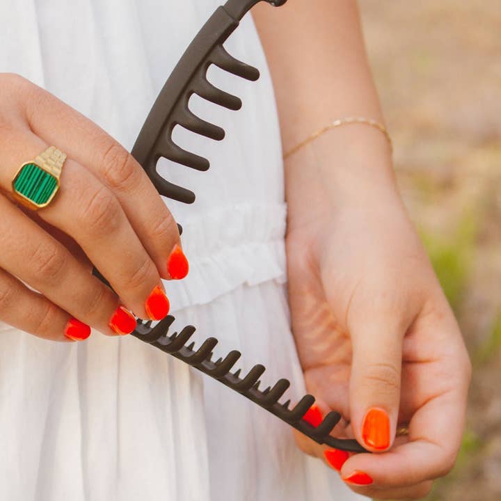 Shop Andi - Wholesale Hair Clip - Women's - Large Banana Claw Clip8