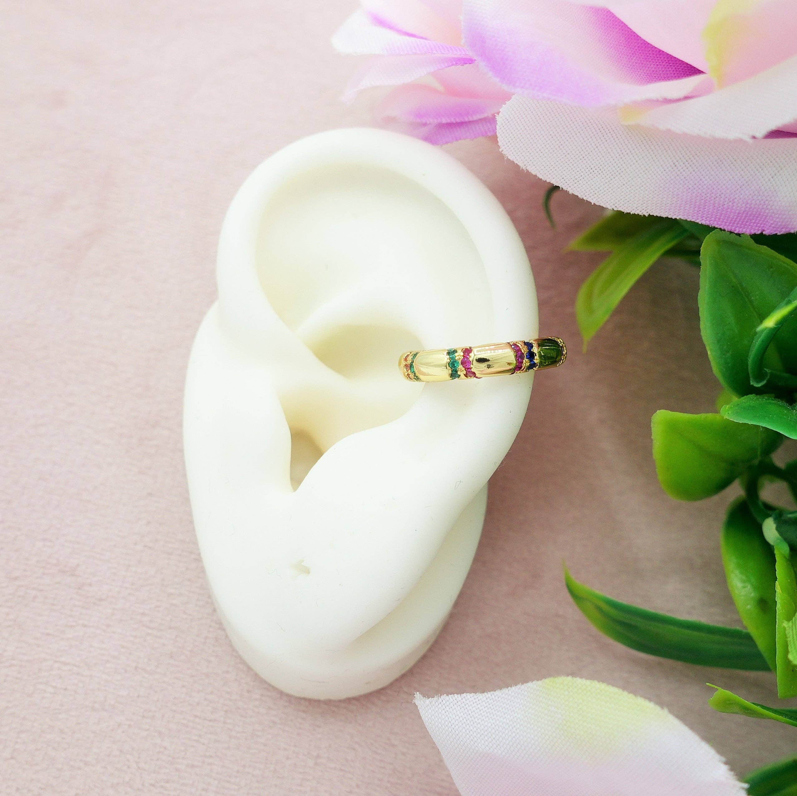 Daemon srls – Großhandel Ear Cuff/Ohrklemme – SORAYA – Einzelner Earcuff ohne Loch mit Zirkonia in Regenbogenfarben10