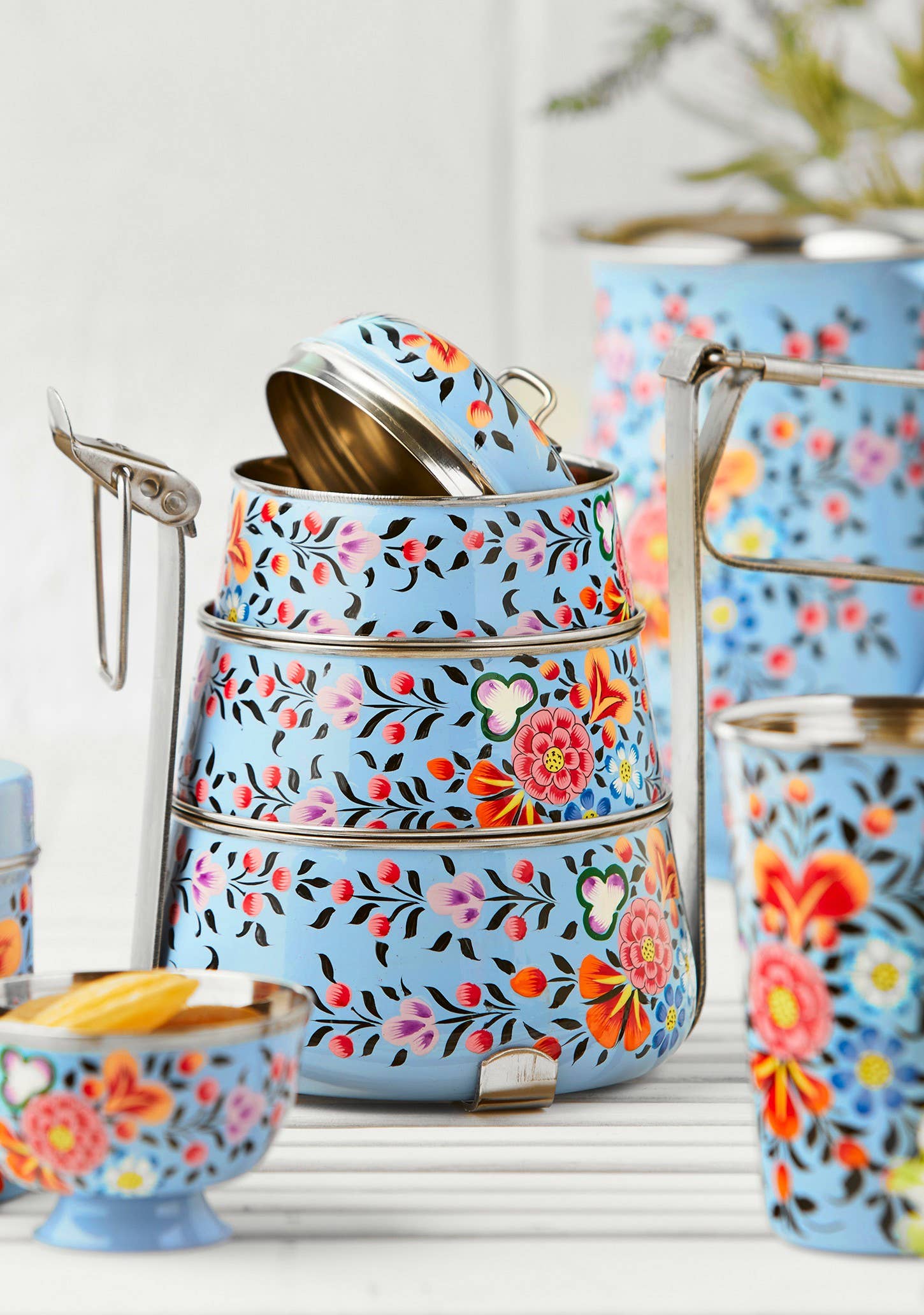 Namaste – Engroshandel Madbeholder – Ketaki Håndmalet Emalje 3-lags Tiffin2