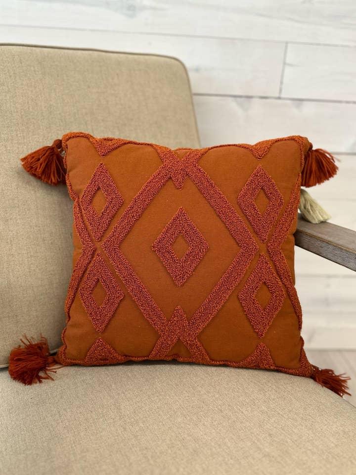 Cozy Moment Tufted Geometric Cushion pour la vente par Rose Boreal