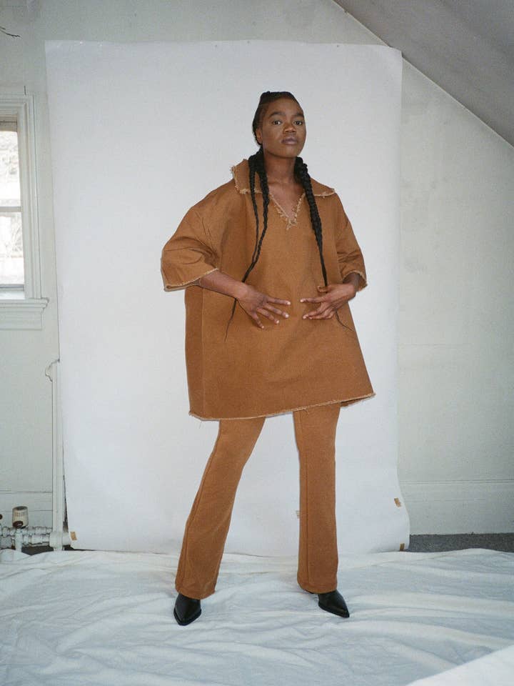 ROBE-CHEMISE À COL - MARRON pour la vente par Ashley Rowe