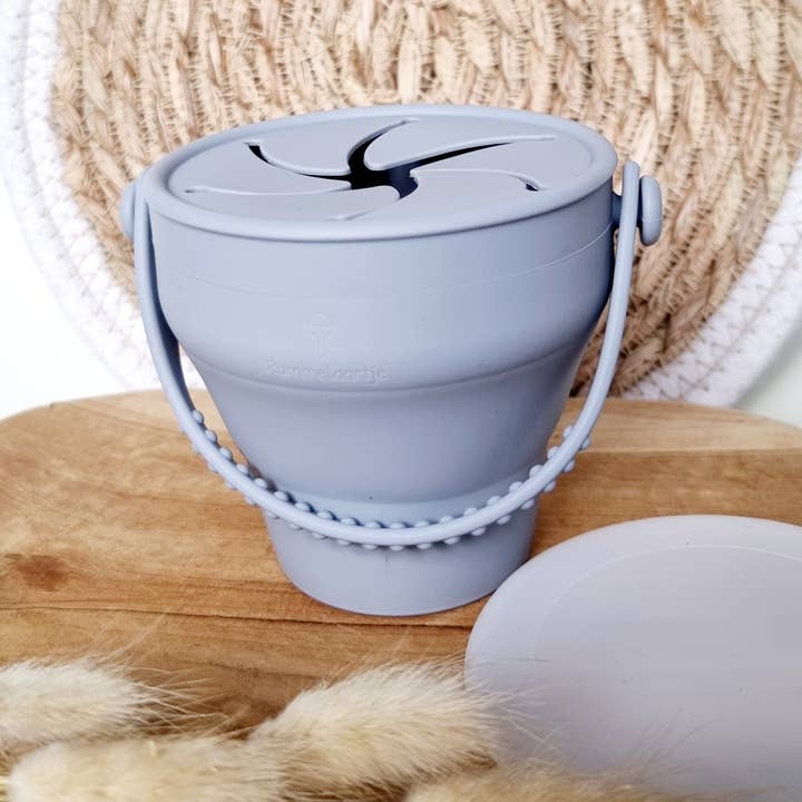 Rammelaartje - Vendita all'ingrosso Porta-snack - Bambini e neonati - Tazza snack pieghevole in silicone con coperchio - Grigio blu