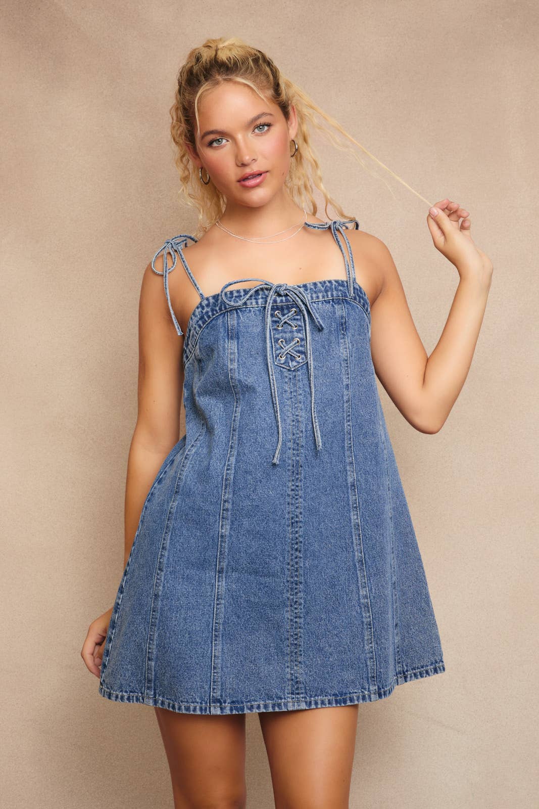 DENIM ROBE EN JEAN AVEC DÉTAIL LACÉ À L'AVANT en vente sur Faire5