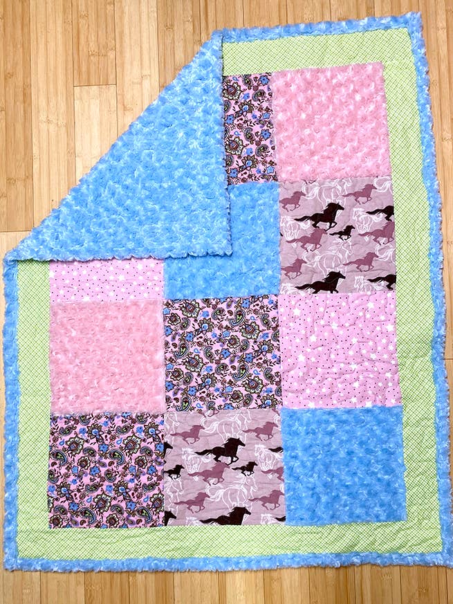 Trapunta per neonati Paisley Horse per la vendita all'ingrosso da parte di Wetona’s Handmade