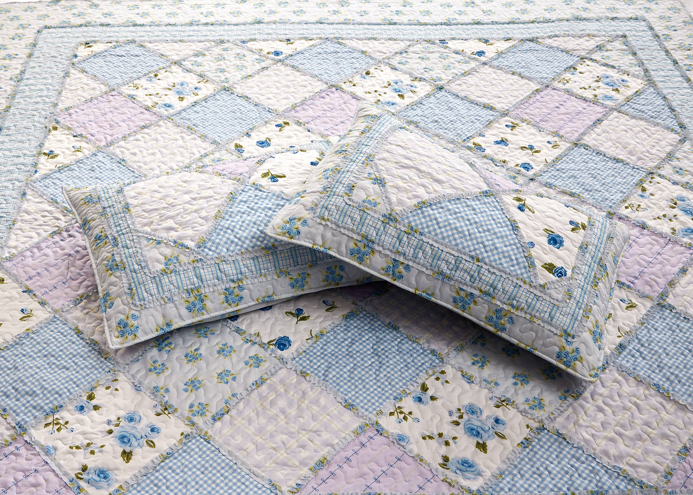 Duke Imports - Wholesale Bedding Set - "Garden of Blues" Designer Microfiber Quilt Set2