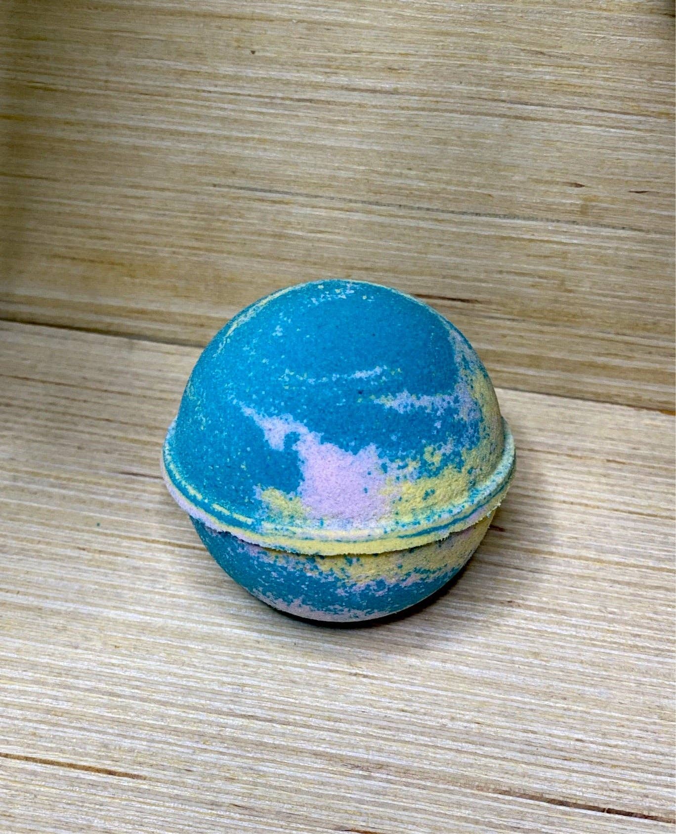 JM Botanicals - Handcrafted Skin Care - Wholesale Bath bomb/fizz - Kaleidoscope Dream - Detoxifying Bath Bomb