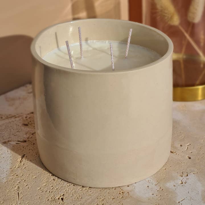 Mimosa geurkaars - 1 kg voor wholesale door lesbaronnes