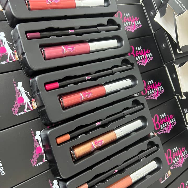 50 ensembles de kits de rouges à lèvres mats à étiquette privée pour la vente par Deegoddesswholesale