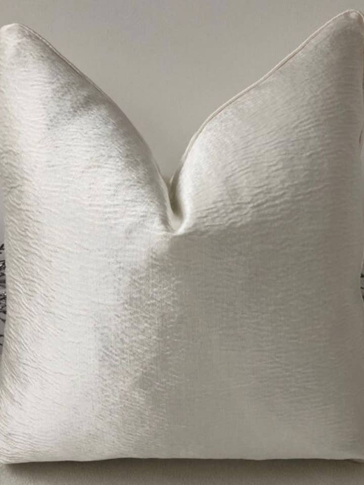El Cojín de Alta Costura - El Laurent Marfil - Estilo N.º 57 para venta al por mayor de The Couture Cushion