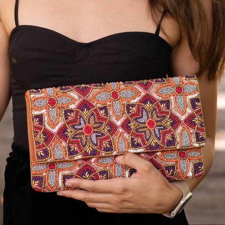 Borsa a mano con perline floreali Avery per la vendita all'ingrosso da parte di Twine and Love