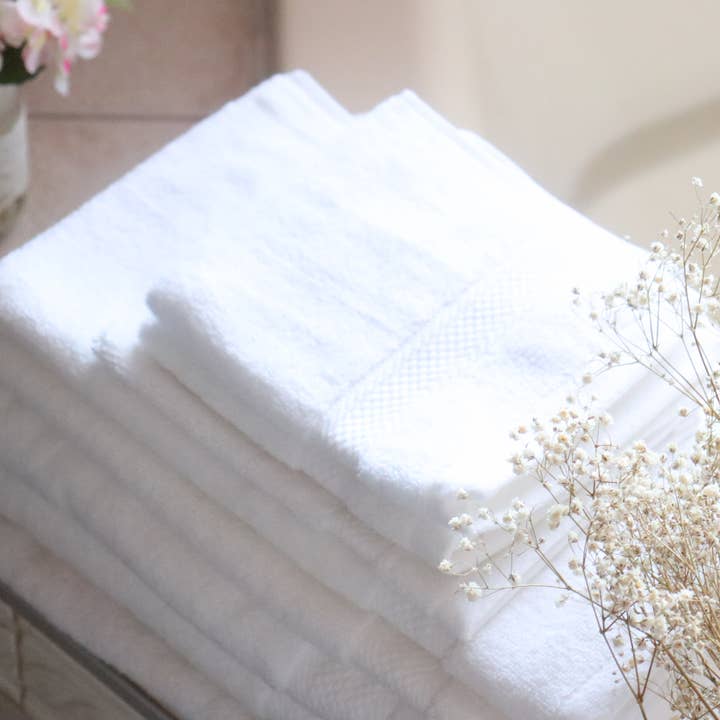 7 Pack Premium Towels Set 100% Cotton 700 GSMÂ Soft White for wholesale on Faire