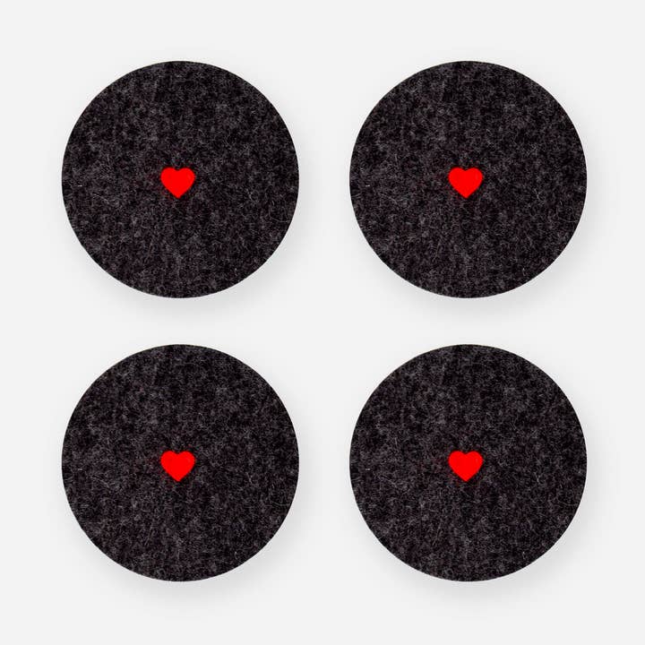 Lot de 4 sous-verres en forme de cœur - Feutre 100% laine, 5 mm d'épaisseur, 10 cm de large pour la vente par Lion Looms