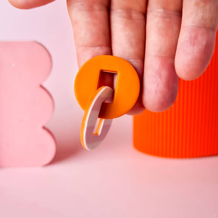 Mono - Vendita all'ingrosso Orecchini pendenti - Orecchini fatti a mano in argilla polimerica a forma organica arancione e rosa.18