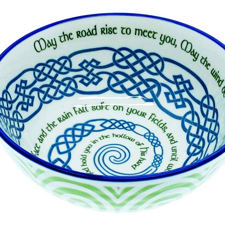 Bol de bénédiction en céramique Shamrock Celtic Knotwork pour la vente par Dublin Gift Company