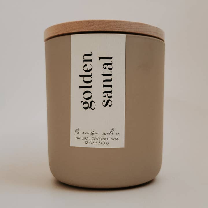 Bougie en cire de coco naturelle avec mèche en bois Santal Doré pour la vente par The Moonstone Candle Co.