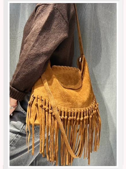 Axelväska i mocka med fransar C0217 för wholesale av Z et Z