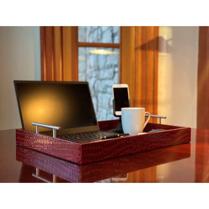 One Preevay Luxury Home Furniture & Decor – Engroshandel Skrivebordsindretning – Professionel bærbar arbejdsstation med dobbelte adgangsport og premium rød præget læder – slidstærk og let3