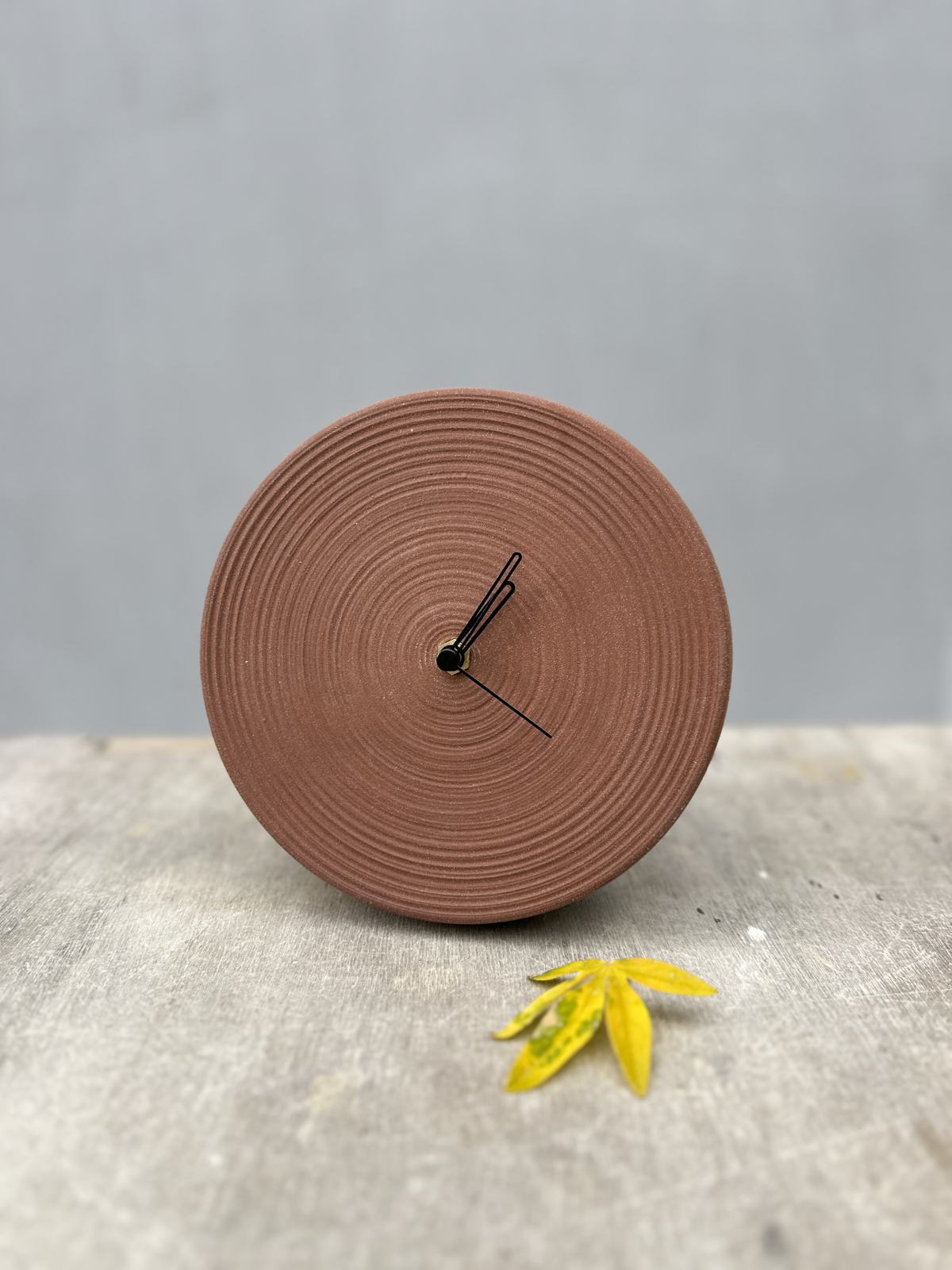 Noot ~Swart - Wholesale Wall Clock - Ceramic Wall Clock – Red Earth – Model A2